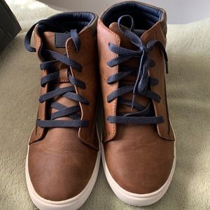 Casual sneaker (Walmart brand)